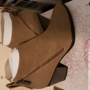 Size 10 Light Brown Womens Bootie